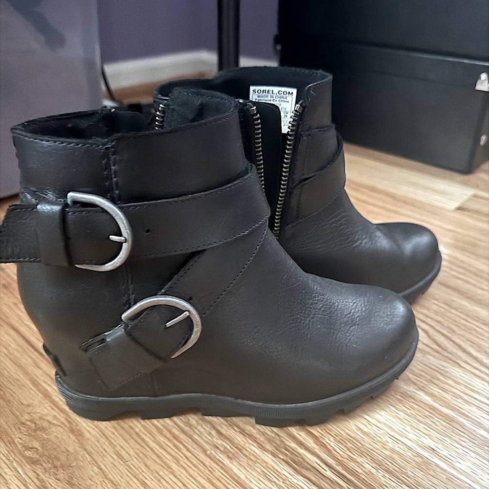 WOMEN'S JOAN OF ARCTIC™ WEDGE II BUCKLE BOOTIE